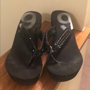 9 West Wedges